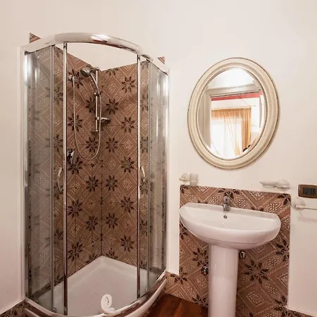 Garibaldi 61 Guest house 3*